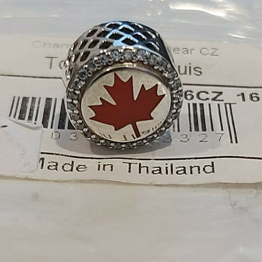 PANDORA RETIRED CANADIAN EXCLUSIVE DOUBLE-SIDED TORONTO MARQUIS ENG792016CZ-16